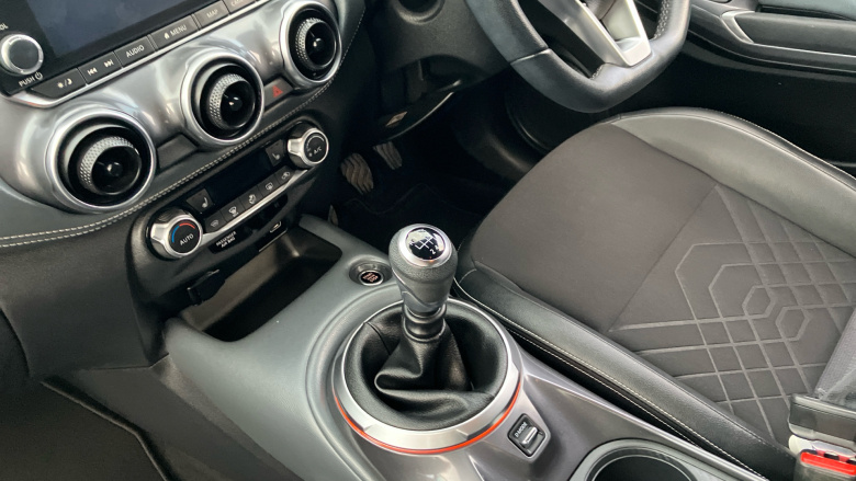 Nissan Juke 1.0 DiG-T 114 Tekna 5dr Petrol Hatchback